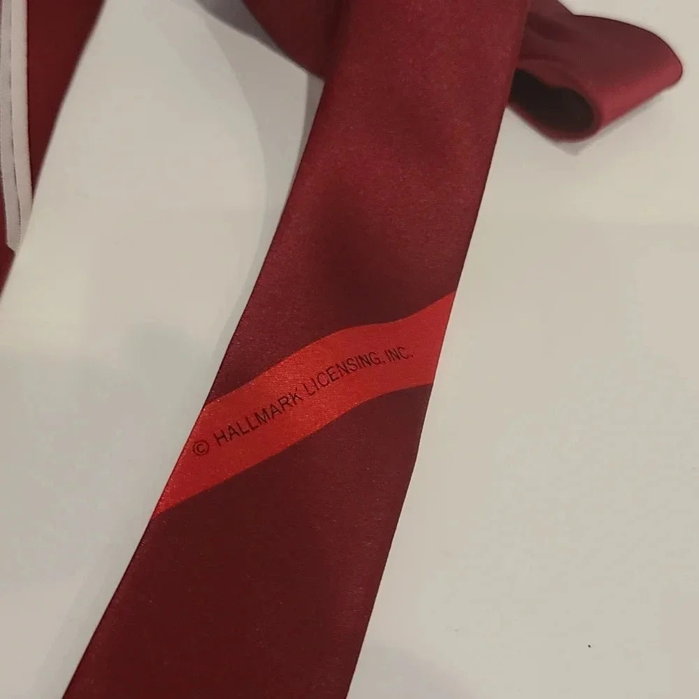 Polar Pals By MMC Hallmark Mens Tie Silk